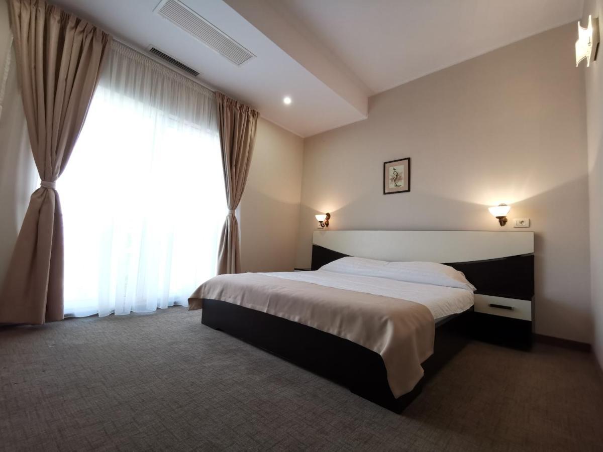 Hotel New Derby Köstence Dış mekan fotoğraf